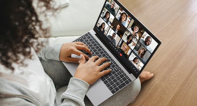 An image of the jumper 15.6 inch Laptop being used by a person